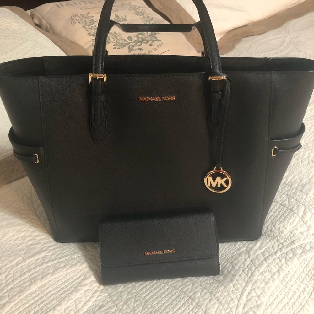 Large Mk purse with matching wallet